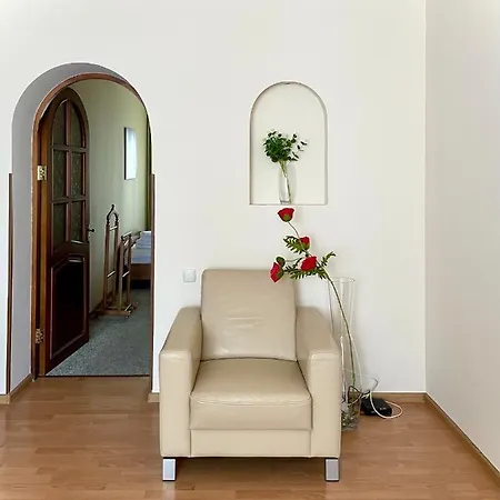 Апартаменти One Bedroom On European Sqr