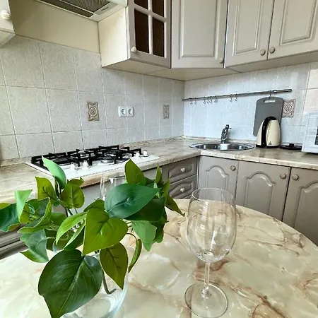 Апартаменти One Bedroom On European Sqr *