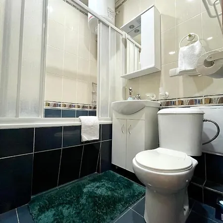 One Bedroom On European Sqr Апартаменти *