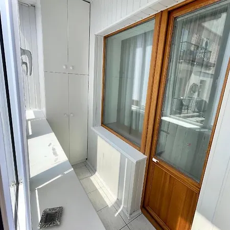 One Bedroom On European Sqr *